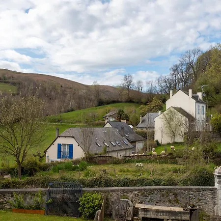 Tete Pres De Lourdes Apartament