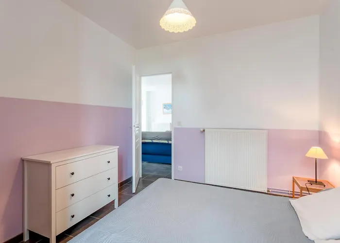 Tete Pres De Lourdes *