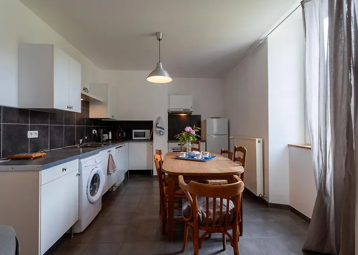 Tete Pres De Lourdes Апартаменты *